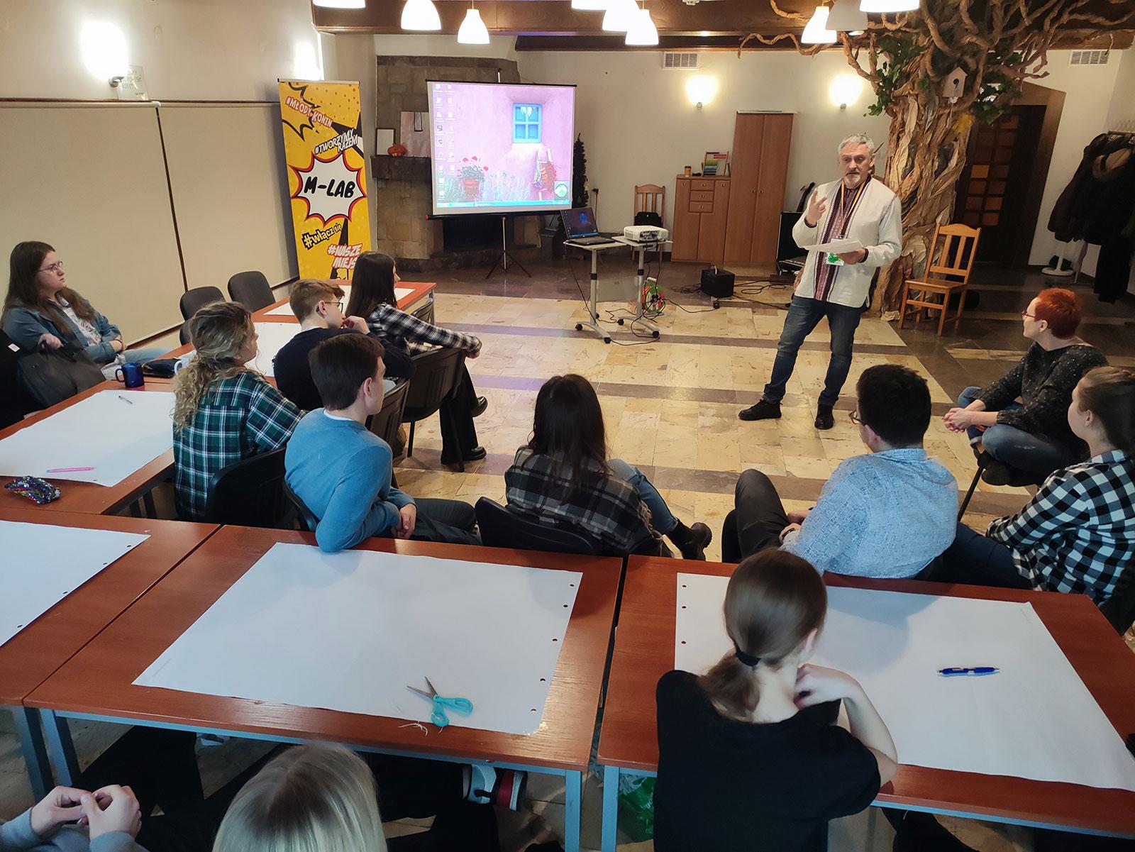 Młodzi Ambasadorzy Klimatu spotkali się na warsztatach artystycznych w Młodzieżowym domu Kultury w Koninie.